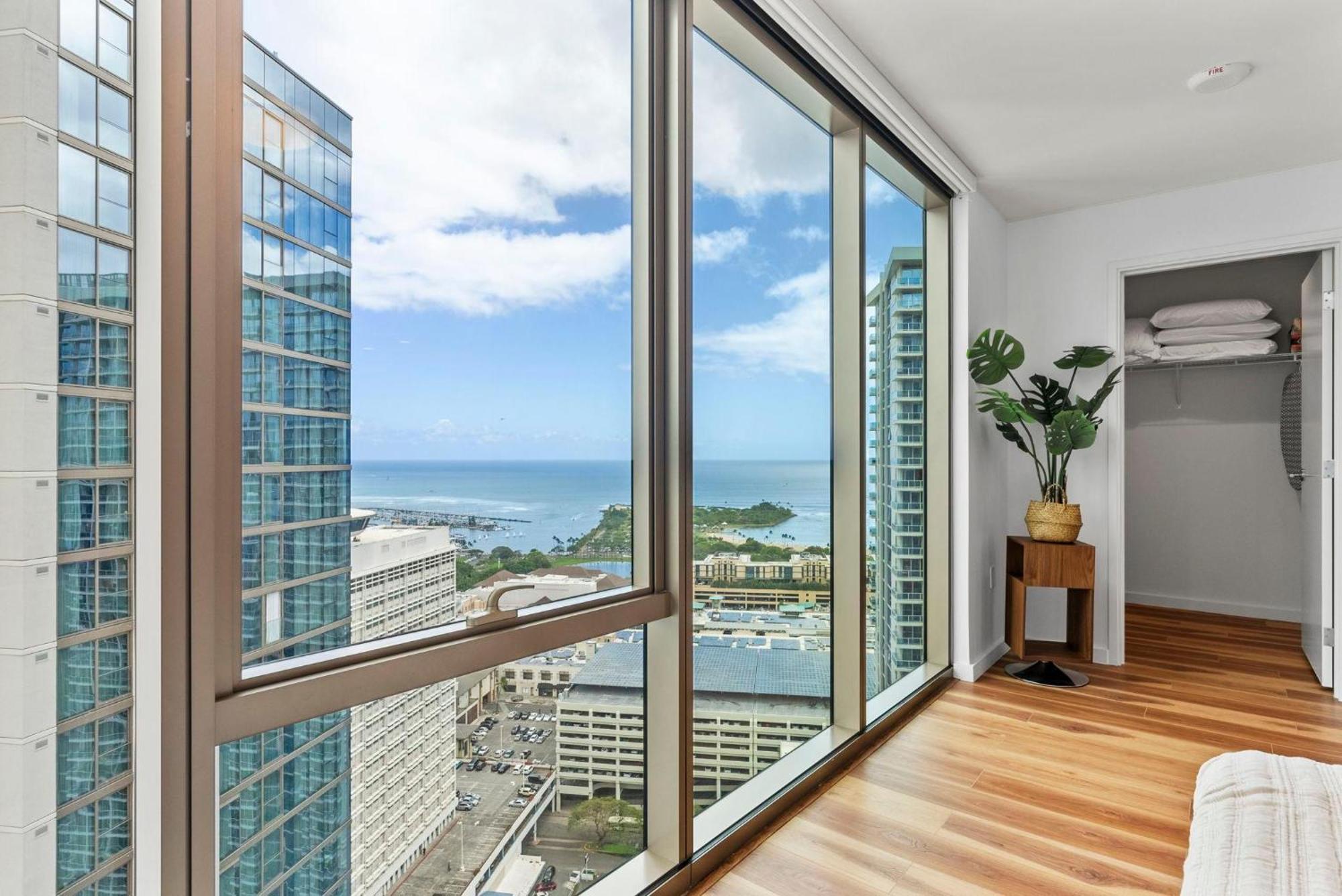 Sky Ala Moana 3509